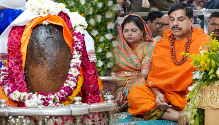 महाशिवरात्रि पर पत्नी संग महाकाल मंदिर पहुंचे सीएम मोहन यादव, बोले, 'बाबा से राज्य की प्रगति के लिए लिया आशीर्वाद'