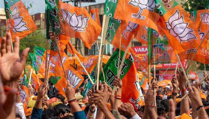 दिल्ली चुनाव में चल रहा ज़बरदस्त पोस्टर वार, बीजेपी ने अब केजरीवाल पर बोला बड़ा हमला
