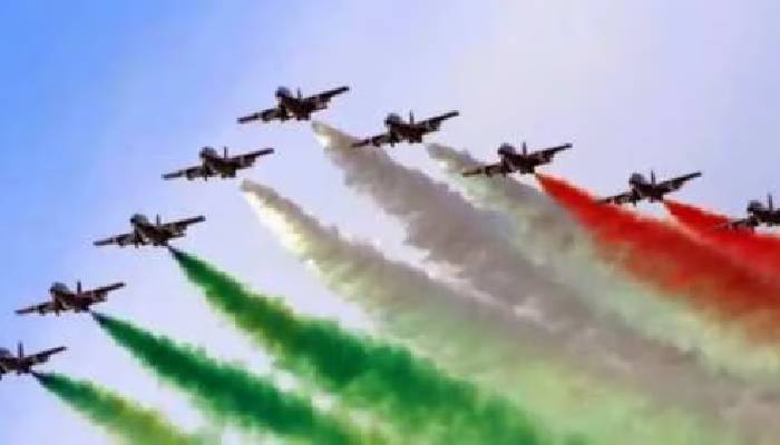 गणतंत्र दिवस के ख़ास मौक़े पर  दुनिया ने देखी भारत की ताकत, 22 लड़ाकू विमानों समेत कुल 40 विमानों ने किया फ्लाईपास्ट