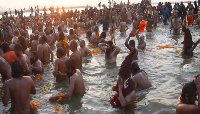महाकुंभ : बसंत पंचमी के मौके पर लाखों श्रद्धालु कर रहे अमृत स्नान