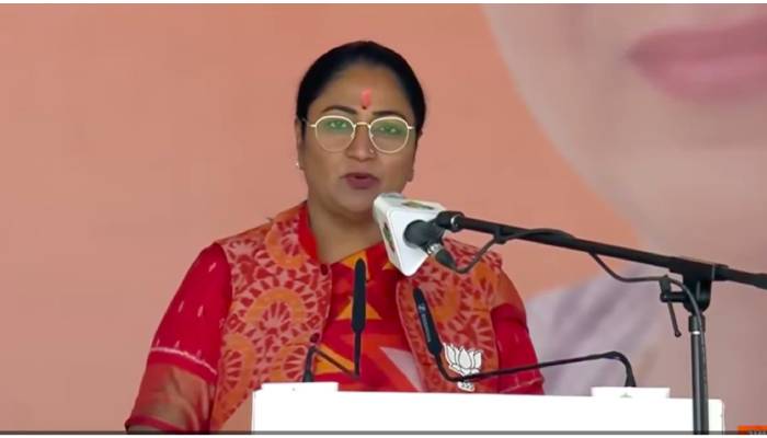 दिल्ली की नई मुख्यमंत्री के रूप में रेखा गुप्ता ने ली शपथ, मंच से बीजेपी ने दिखाई 'NDA' की शक्ति
