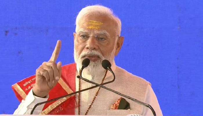 PM मोदी ने बागेश्वर धाम में कैंसर अस्पताल की रखी आधारशिला, पीठाधीश्वर धीरेंद्र शास्त्री ने कर दिया बड़ा एलान
