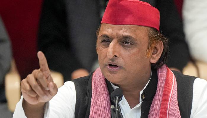 CM योगी पर सपा प्रमुख अखिलेश का तंज, कहा-'योगी ने एक बोतल पर एक फ़्री देकर पार्टी टाइम रखा है'