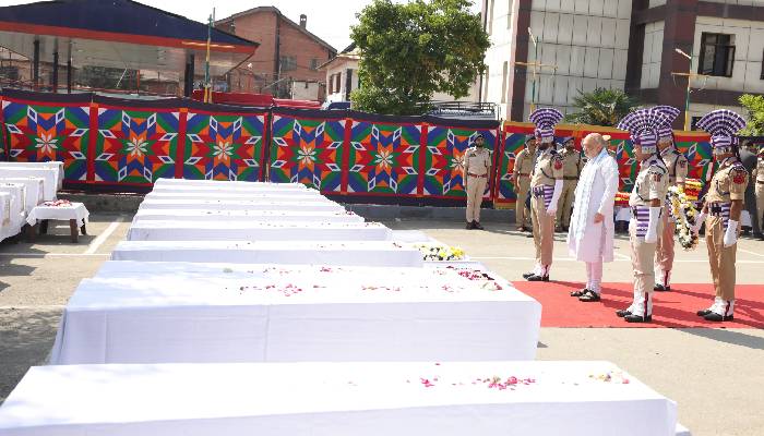 'दोषियों को नहीं छोड़ेंगे, आतंक के आगे नहीं झुकेगा देश', पहलगाम हमले में मारे गए लोगों के परिजनों से मिलकर बोले अमित शाह