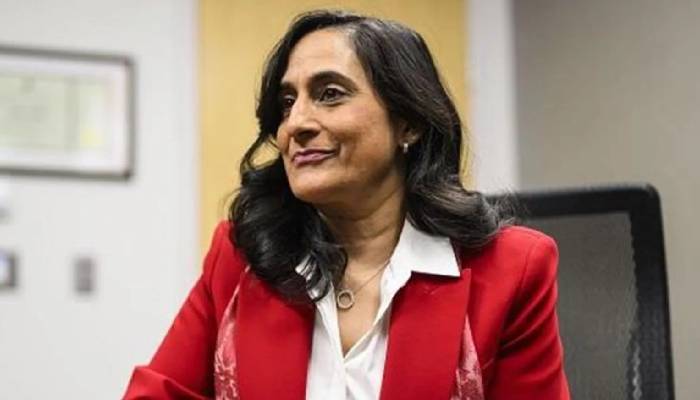 भारतीय मूल की अनीता आनंद बनीं कनाडा की नई विदेश मंत्री, गीता पर हाथ रखकर ली शपथ, जानिए भारत से क्या है कनेक्शन