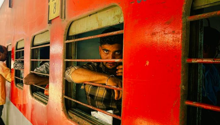 Indian Railway: अपने पालतू जानवर को ट्रेन की सीट पर बिठाया तो लगेगा जुर्माना! बचना है तो जान लीजिए ये बातें