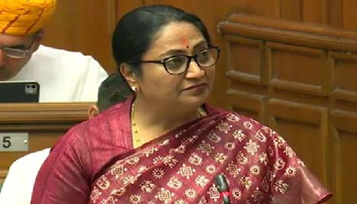 दिल्ली बजट में CM रेखा गुप्ता ने विधानसभा में किया इतने करोड़ का ऐलान,सीट छोड़ खड़ा हो गया पूरा सदन!
