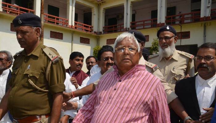 बिहार चुनाव से पहले लालू यादव की बढ़ीं मुश्किलें, 2011 के मामले में कोर्ट ने दिया कुर्की का आदेश
