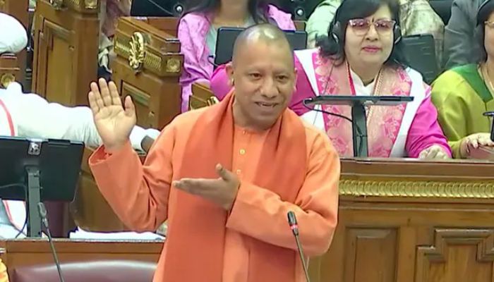 योगी ने प्रियंका को अपने शब्दों से लताड़ा, कहा- 'कांग्रेस नेता फिलिस्तीन बैग लेकर घूम रही, हम यूपी के नौजवानों को इजरायल भेज रहे'