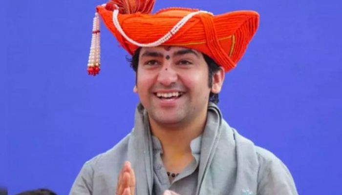 बिहार में बागेश्वर बाबा की ललकार, सारे हिंदू एक हो जाओ अलग हुए तो.....