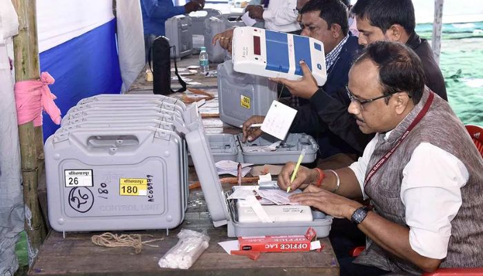 महाराष्ट्र में शुरुवाती रुझानों में BJP की महायुति ने बढ़ाई बढ़त, 19 सीटों से आगे बीजेपी