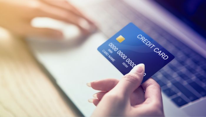 Credit Card से गलती से भी ना करें ये काम, वरना चैन से जीना हो जाएगा मुश्किल!