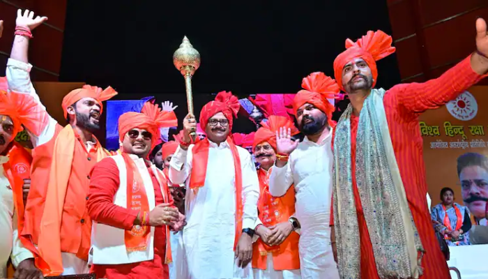 लव जिहाद रोकने के लिए सनातनी सेना, हिंदू राष्ट्र का गठन और सनातन यात्रा... लखनऊ की धर्म संसद में 7 प्रस्ताव पारित