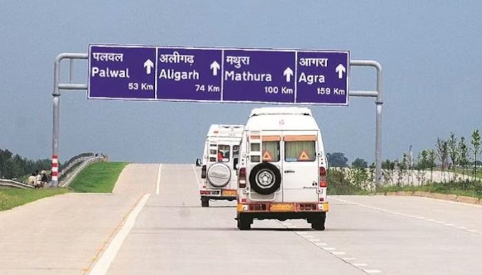 Yamuna Expressway TollTax: यमुना एक्सप्रेसवे वे के टॉल टैक्स का बढ़ा दिया किराया, आम आदमी की जेब पर पड़ेगा तगड़ा असर
