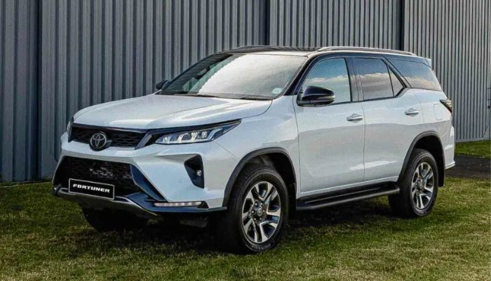 Toyota Fortuner पर ₹80,000 डाउन पेमेंट: जानें हर महीने आपको कितनी EMI चुकानी होगी