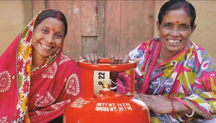 होली पर नहीं मिला मुफ्त गैस सिलेंडर? यूपी की महिलाओं के लिए अहम जानकारी!