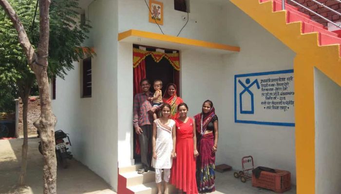 यूपी सरकार ने महिलाओं को दिया तोहफा, अब मिलेगा खुद का पक्का घर