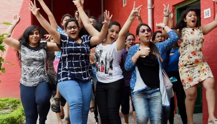 Maharashtra HSC Result 2025: महाराष्ट्र बोर्ड 12वीं का रिजल्ट जारी, 91.88% स्टूडेंट्स पास, बेटियों का जलवा