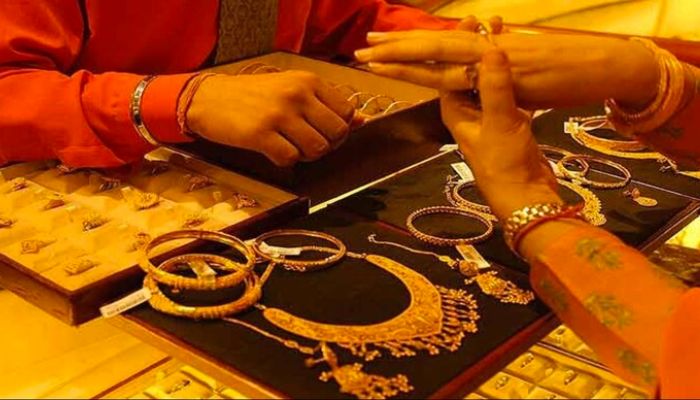 नवरात्रि के मौके पर सोने के दाम गिरे, 24K सोने की खरीदारी में बंपर बढ़ोतरी!