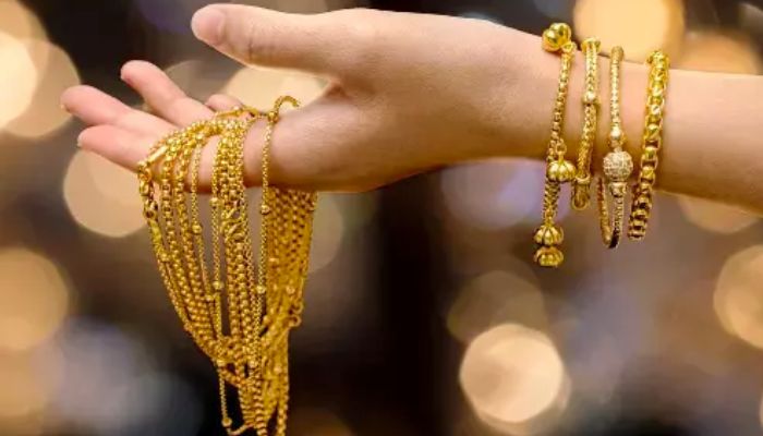 हर दिन लुढ़क रहा सोने का भाव, निवेश से पहले जानें आज का रेट