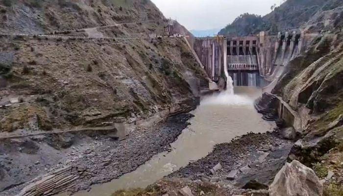 'नहीं मिला पानी तो भूखा मर जाएगा पाकिस्तान', सिंधु नदी पर भारत से भीखे मांगते दिखे पाक सांसद