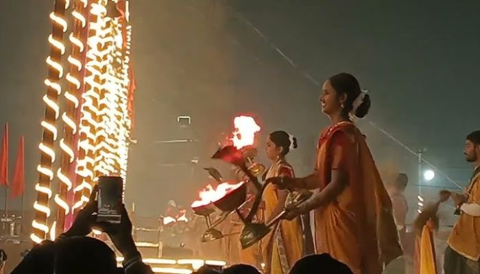 महाकुंभ में संगम तट पर नारी सशक्तिकरण की अनूठी मिसाल, पहली बार महिला बटुक कर रहीं हैं गंगा आरती