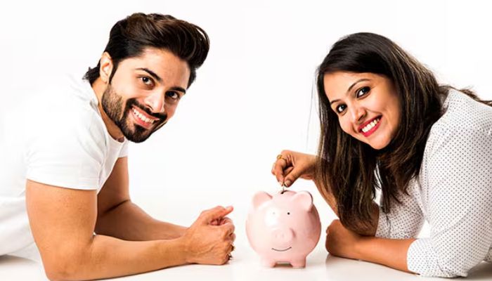 पत्नी के अकाउंट में पैसा डालने से टैक्स पर कैसे मिलेगा फायदा, जानें ये स्मार्ट ट्रिक