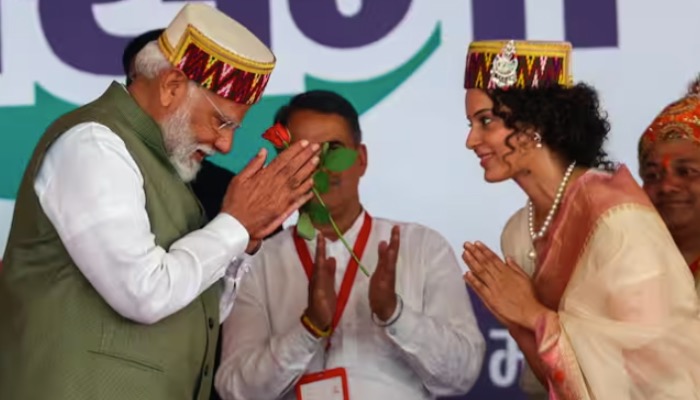 PM Modi ने Kangana Ranaut के सामने जोड़े हाथ, देखता रह गया पूरा Bollywood !