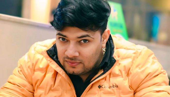 ये हैं सोशल मीडिया के Santa Clause, जो फॉलोवर्स को देते हैं बेशकीमती तोहफे और खुशी!