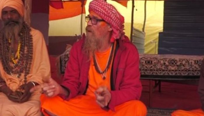अमेरिका में जन्मा एक शख़्स कैसे बन गया बाबा, जानिए मोक्ष पुरी बाबा की पूरी कहानी
