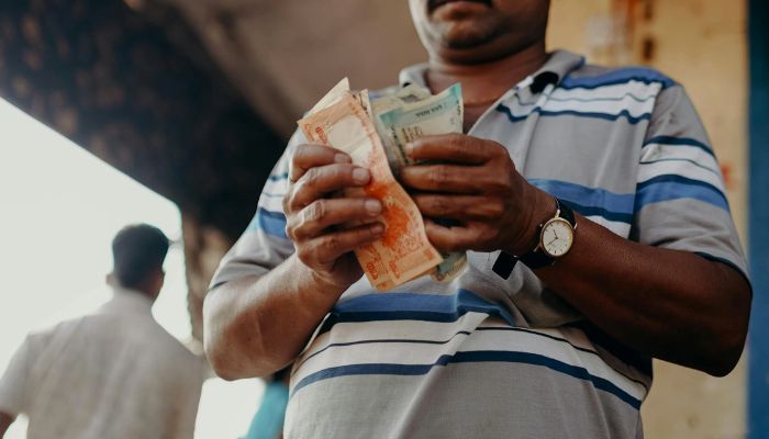 Emergency Fund: मुश्किल में न हो अगर पैसे का जुगाड़, तो इमरजेंसी फंड से करें अपनी प्रॉब्लम का समाधान