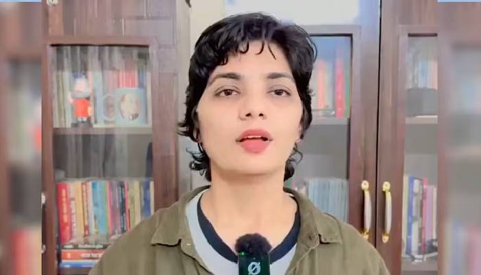 ‘पाकिस्तान से आएगा तेरा वकील,’ नेहा सिंह राठौर पर भड़के इंटरनेट यूजर्स, पहलगाम हमले पर पोस्ट को लेकर Folk Singer पर हुई FIR!