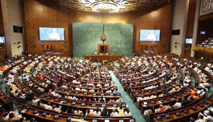 हंगामे के कारण लोकसभा की कार्यवाही 27 नवंबर 11 बजे दिन के लिए कर दी गई स्थगित