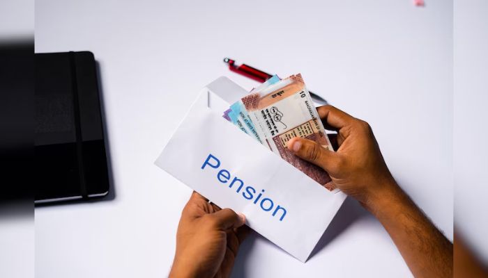 रिटायरमेंट के बाद पेंशनर्स को नहीं मिल रहा पैसा, तो इन तरीकों से करें शिकायत, तुरंत होगा समाधान