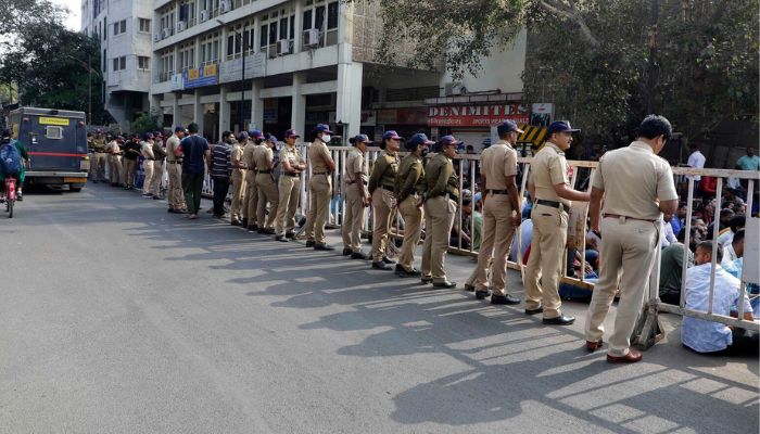 चुनाव के दिन शांति बनाए रखने के लिए पुलिस ने बढ़ाई सुरक्षा, 5 फरवरी को होगी कड़ी चौकसी!