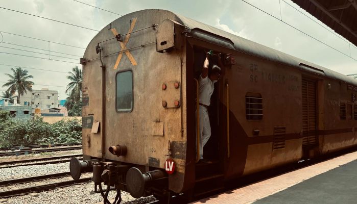 Indian Railway: ट्रेन खुलने से कितनी देर पहले बनता है रिजर्वेशन चार्ट, जानिए फाइनल लिस्ट का टाइम
