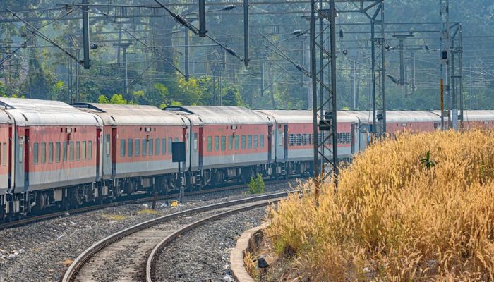 ट्रेन छूटने पर अब मिलेगी राहत! जानिए क्या आप उसी टिकट से दूसरी ट्रेन में कर सकते हैं यात्रा!