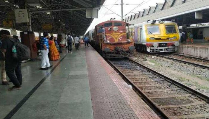 ट्रेन सफर में समस्याएं? इन हेल्पलाइन नंबरों से पाएं तुरंत समाधान!