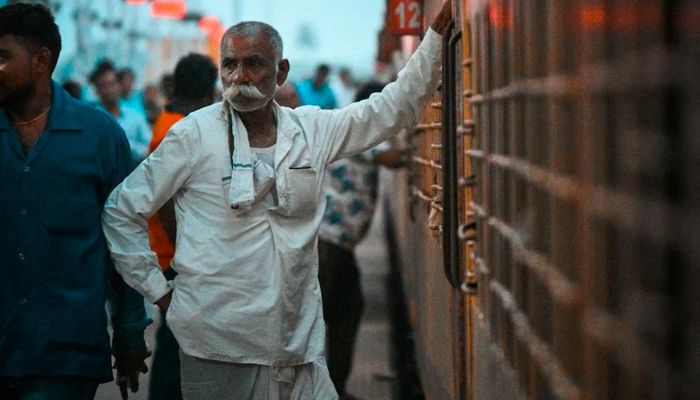 बिना किसी जायज वजह के ट्रेन की चेन खींचने पर जुर्माने के साथ मिलेगी ये सजा, जानें रेलवे के सख्त नियम