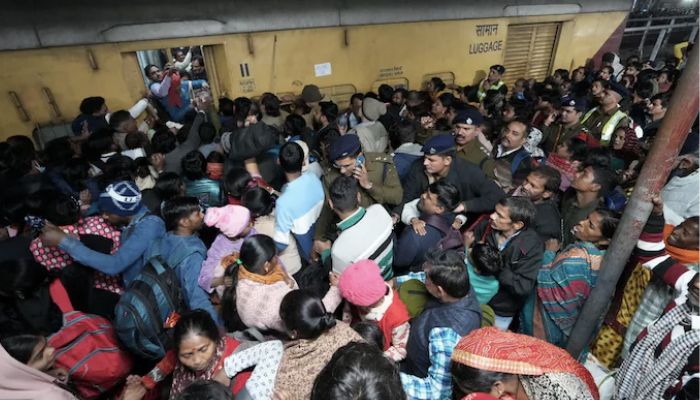 ट्रेन भगदड़ में हुई मौत पर कितना मिलेगा मुआवजा? जानें IRCTC के नियम!