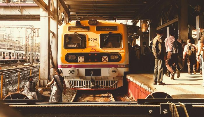 Indian Railway: दिवाली,छठ पूजा के दौरान प्लेटफार्म टिकट के बदलें नियम, स्टेशन पर घरवालों को छोड़ने पर लग सकता है जुर्माना