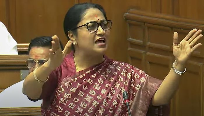 CM रेखा गुप्ता ने बजट में फ्री बस योजना का बदल दिया नियम!