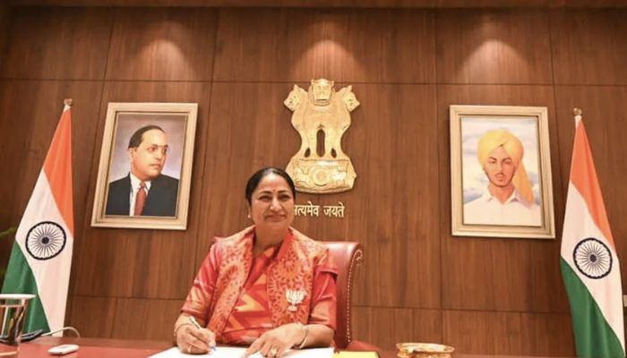 दिल्ली की सीएम रेखा गुप्ता ने अपने कार्यालय से नहीं हटाई केजरीवाल की एक निशानी