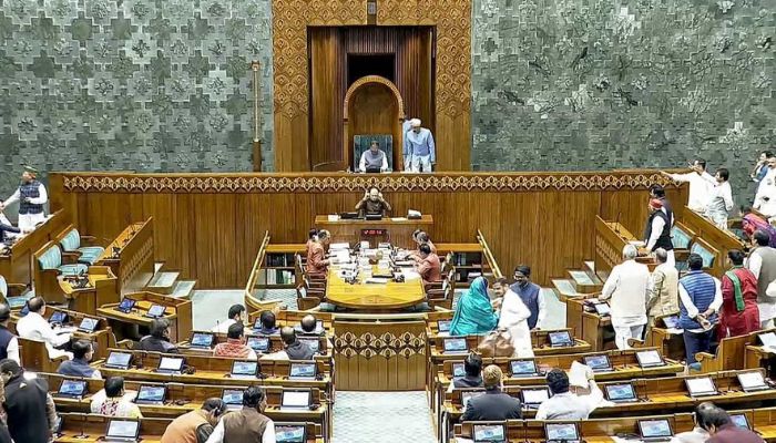 सदन में हुआ जमकर हंगामा, कार्यवाही को कुछ देर के लिए करना पड़ा स्थगित
