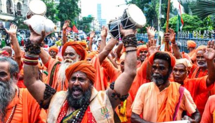 जयपुर में बांग्लादेश के खिलाफ संतो का प्रदर्शन, भाजपा विधायक ने कहा - ''हमारा बांग्लादेश के सनातनियों को संदेश है कि हम उनके साथ हैं''