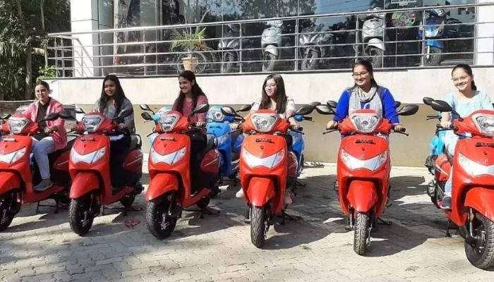 Free Scooty Yojana: सरकार दें रही है इस योजना के तहत लड़कियों को फ्री स्कूटी, इन छात्रों को नहीं मिलेगा लाभ