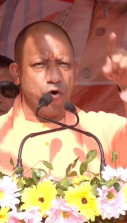 ये वही लोग हैं, जो 'लालटेन' के केरोसिन को बेचकर अंधेरा करते थे, फिर घरों में डकैती भी डालते थे :सीएम योगी