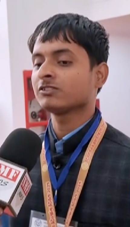 Yogi से सम्मान पाने वाले दिव्यांग बच्चे का छलका दर्द- ‘दिव्यांग बच्चों को लोग बोझ मानते हैं’