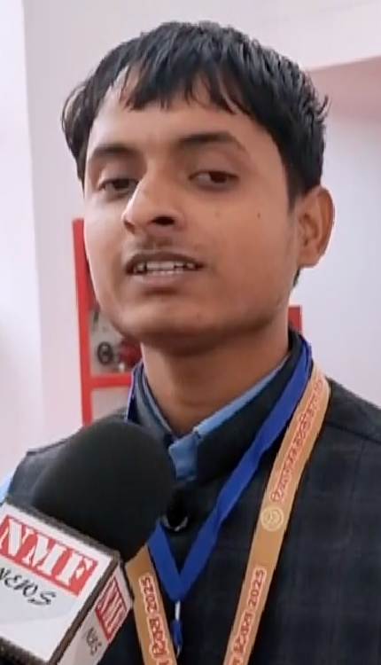 आंखों से दिव्यांग बच्चे ने बताई अपनी परेशानी और योगी सरकार से कर दी बड़ी मांग!