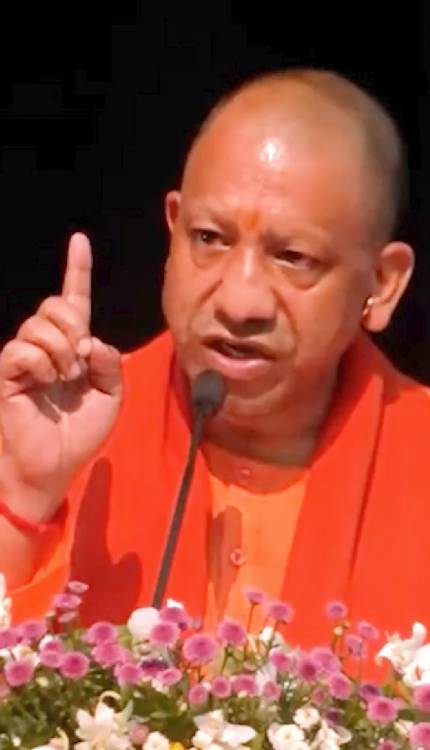 देश को विभाजित करने वाले जयचंद व मीरजाफर जैसे पापी: CM योगी